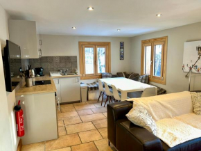 3 Bedrooms, Whole floor, New Kitchen, Town Centre